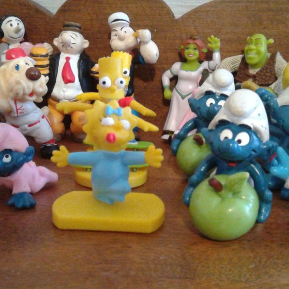 Lot of 33 Mixed Figurine Toys - Picture 8 of 9